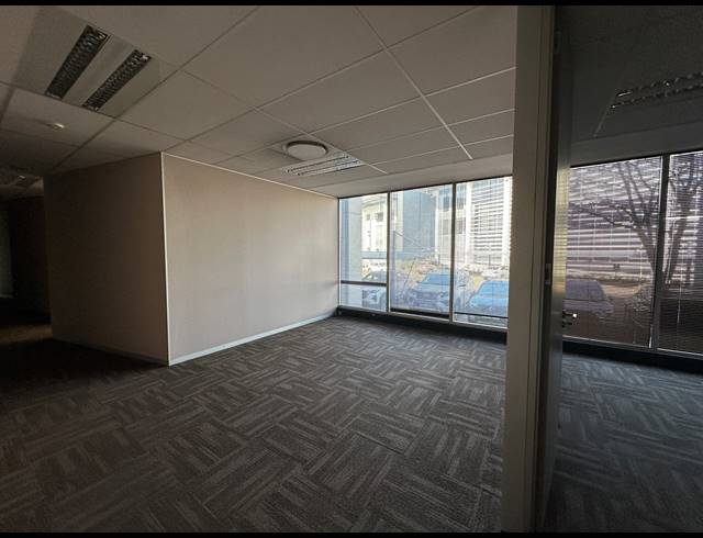 297.90M² OFFICE TO LET IN HIGHVELD